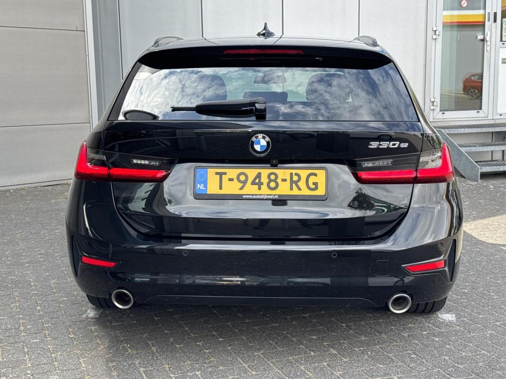 BMW 3-serie touring 330e sportline | panodak | plug-in hybrid