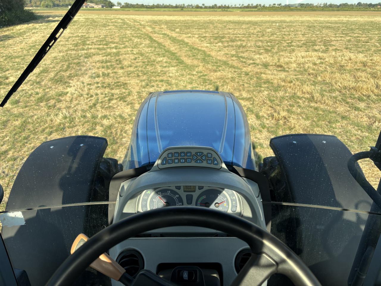 New Holland T7040