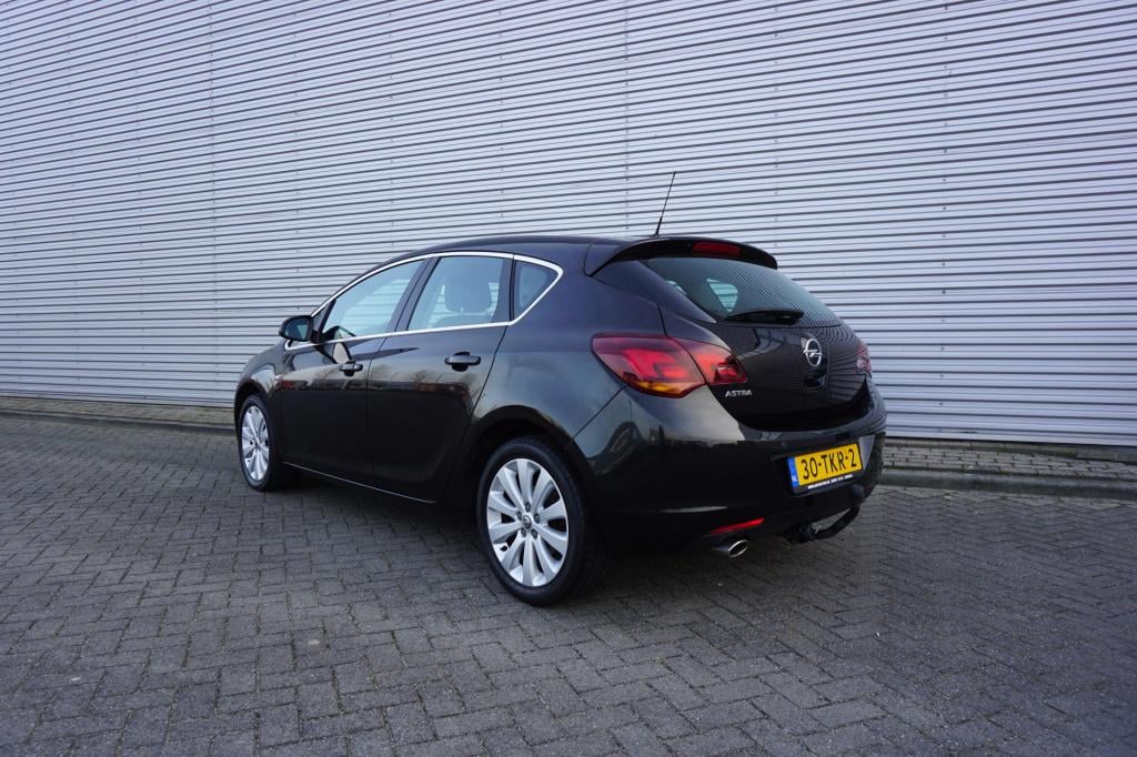 Opel Astra 1.4 turbo cosmo airco / cruise / parkeers. / elektr. ramen / tre