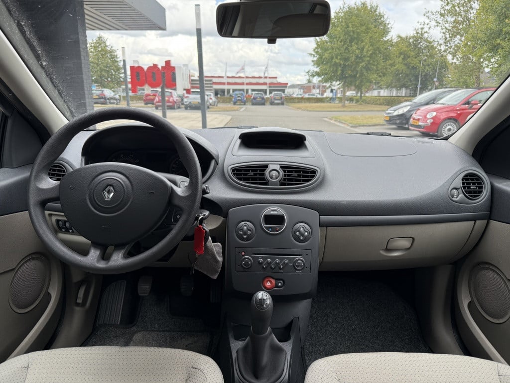 Renault Clio 1.4-16v authentique // airco // 1e eigenaar //