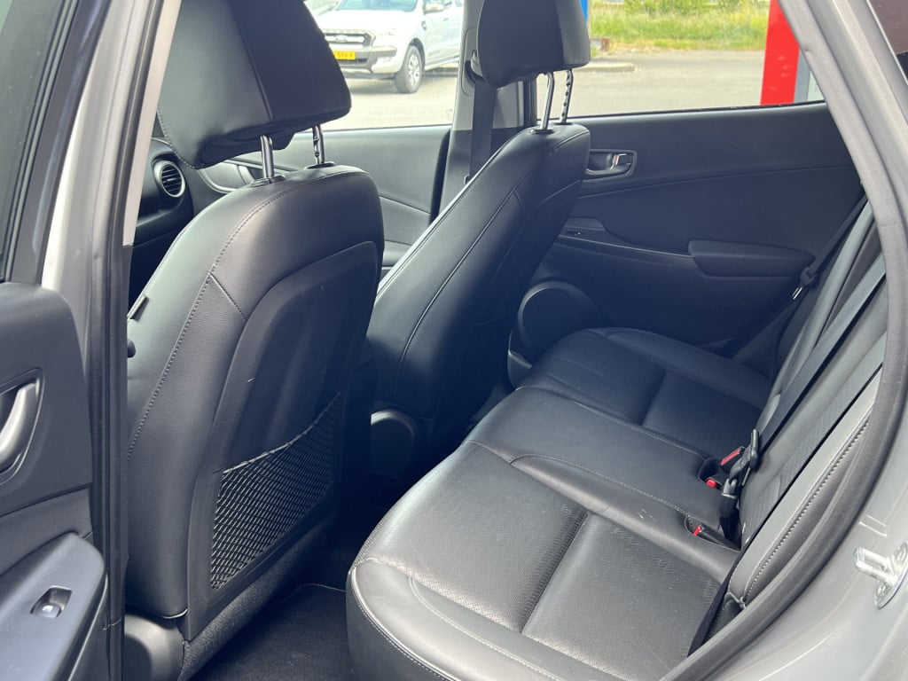 Hyundai Kona ev premium 64 kwh - 18 inch | head-up display | stoel- & stuur
