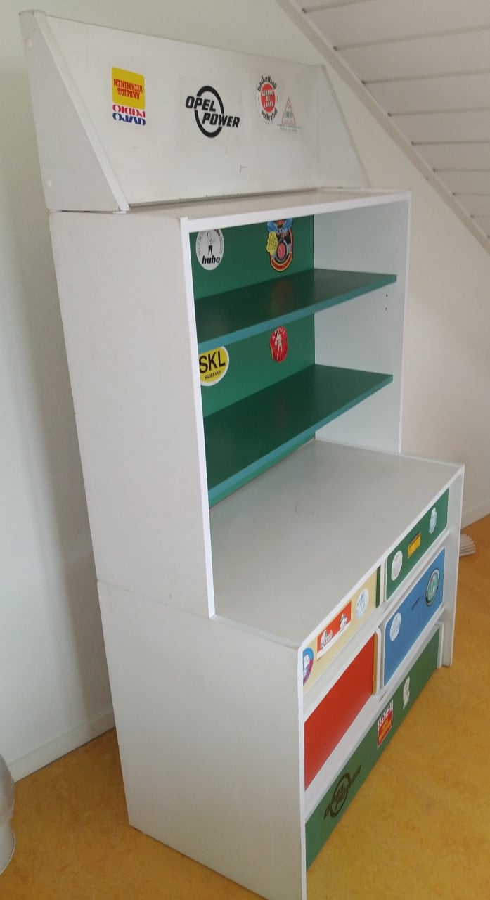 Ladenkast met opzetstuk
