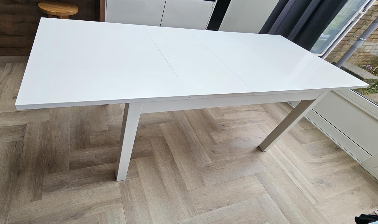 Handige uitschuifbare eettafel bjursta ikea