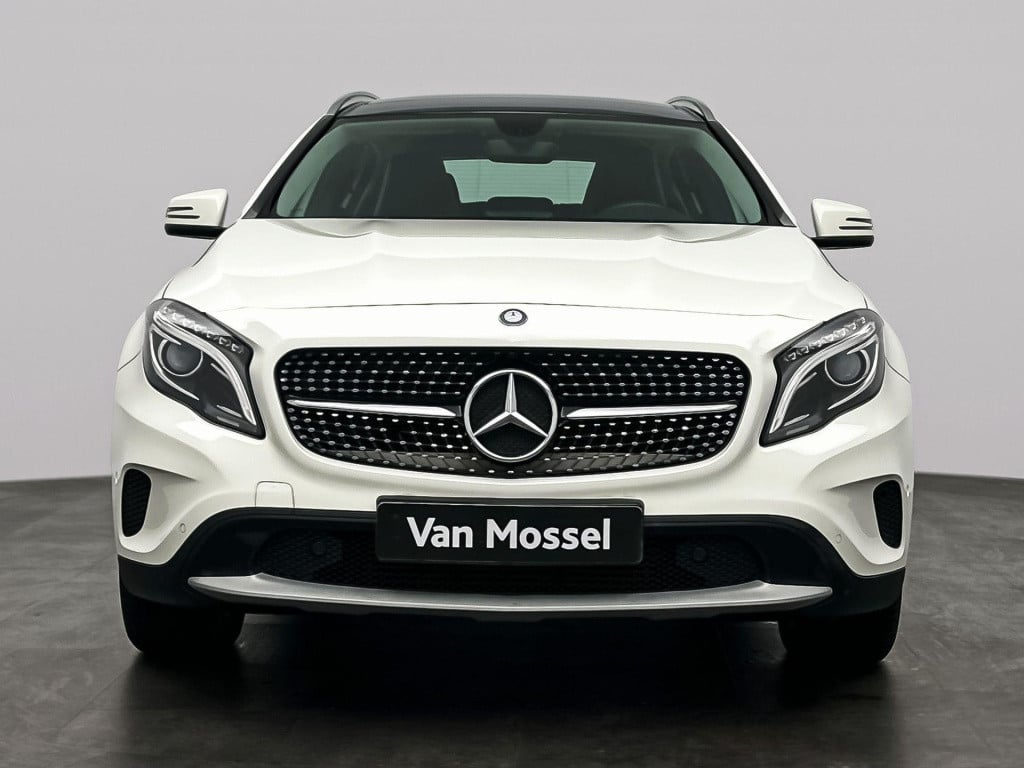Mercedes-Benz Gla-klasse 180 ambition | panoramadak | navigatie | verwamde 