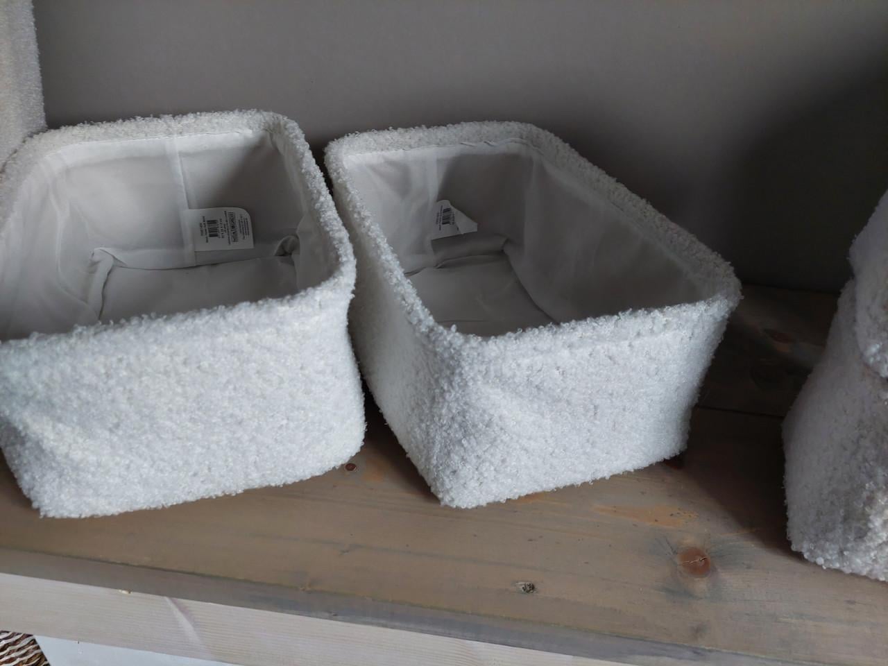 6 witte nieuwstaat manden met teddystof