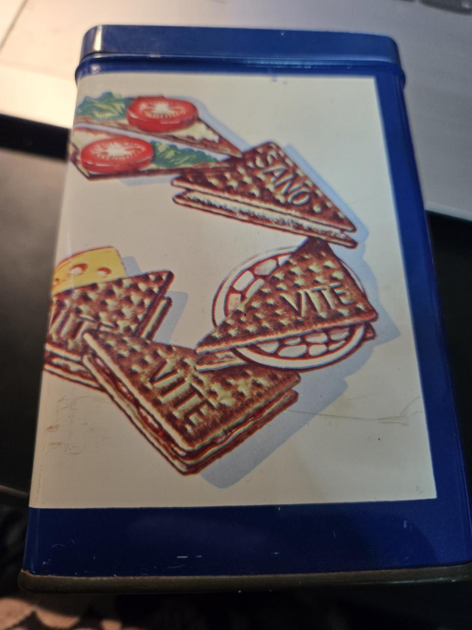 Vintage Sanovite crackerblik uit de jaren 70.