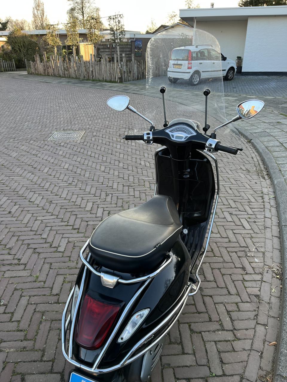 Vespa S Sprint scooter