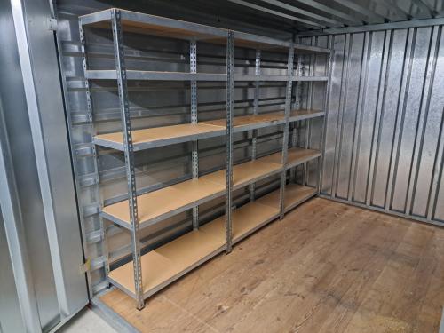 Drie metalen 5-laags stellingen te koop