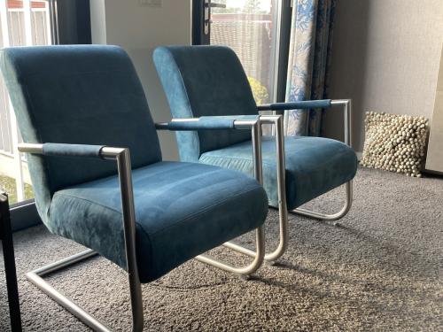 2 fauteuils van Henders en Hazzel