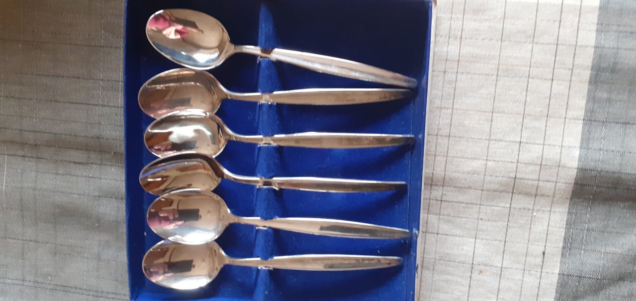 Oude dessertlepeltjes en vorkjes