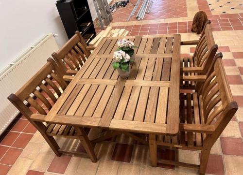 Tuinset teak altijd binnen gestaan