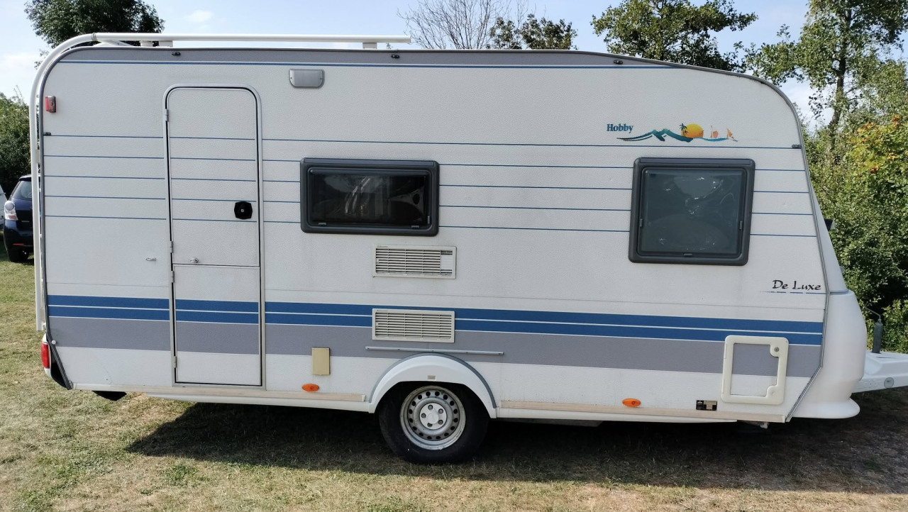 Hobby 440 (2000) met als nieuwe voortent