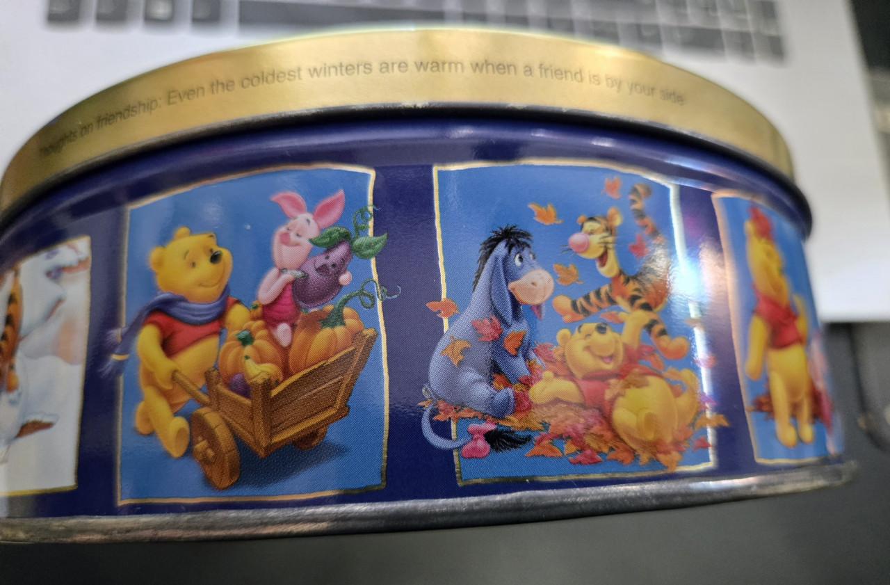 Verzamelblik van Disney's Winnie de Poeh uit de 'Collectors Series'. 12/24