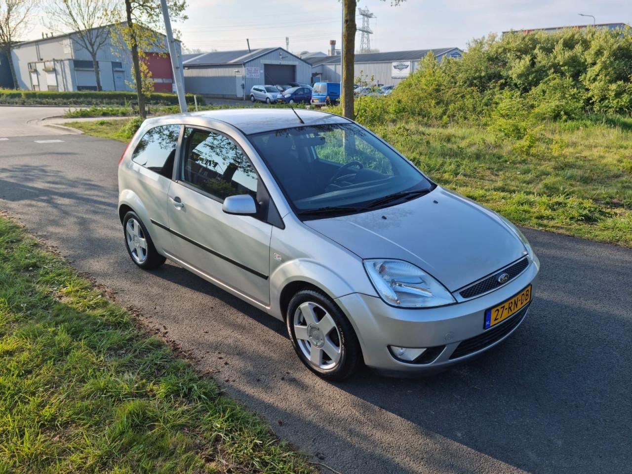 Ford fiesta 1.3i bouwjaar 2005 103000km zeer goede staat
