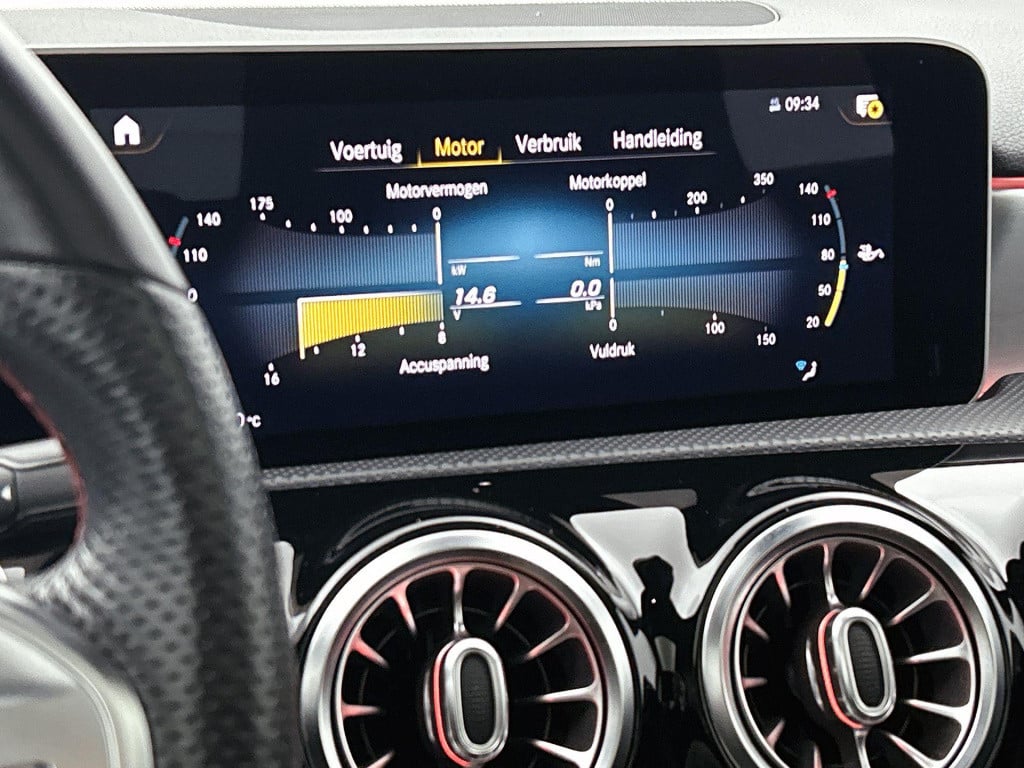 Mercedes-Benz A-Klasse 200 business solution amg | automaat | half leder | 