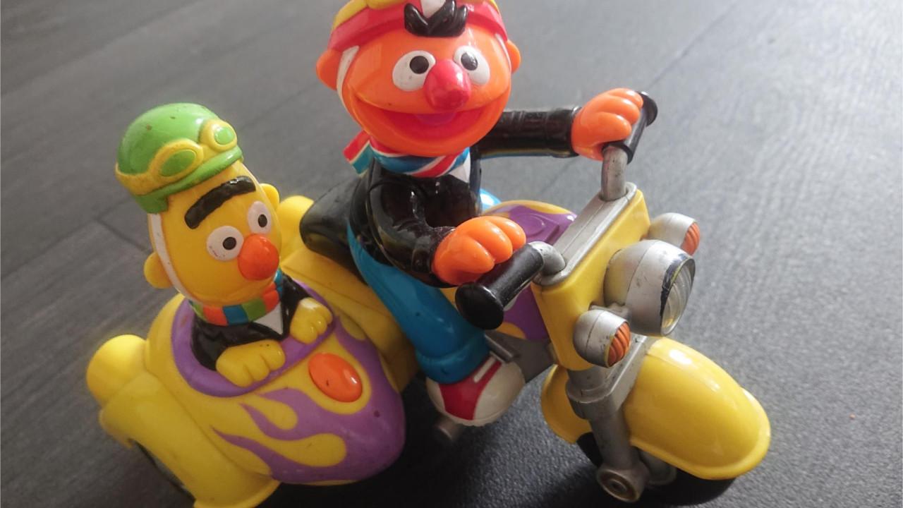 Bert en Ernie Vintage motor met zijspan( licht en geluid)
