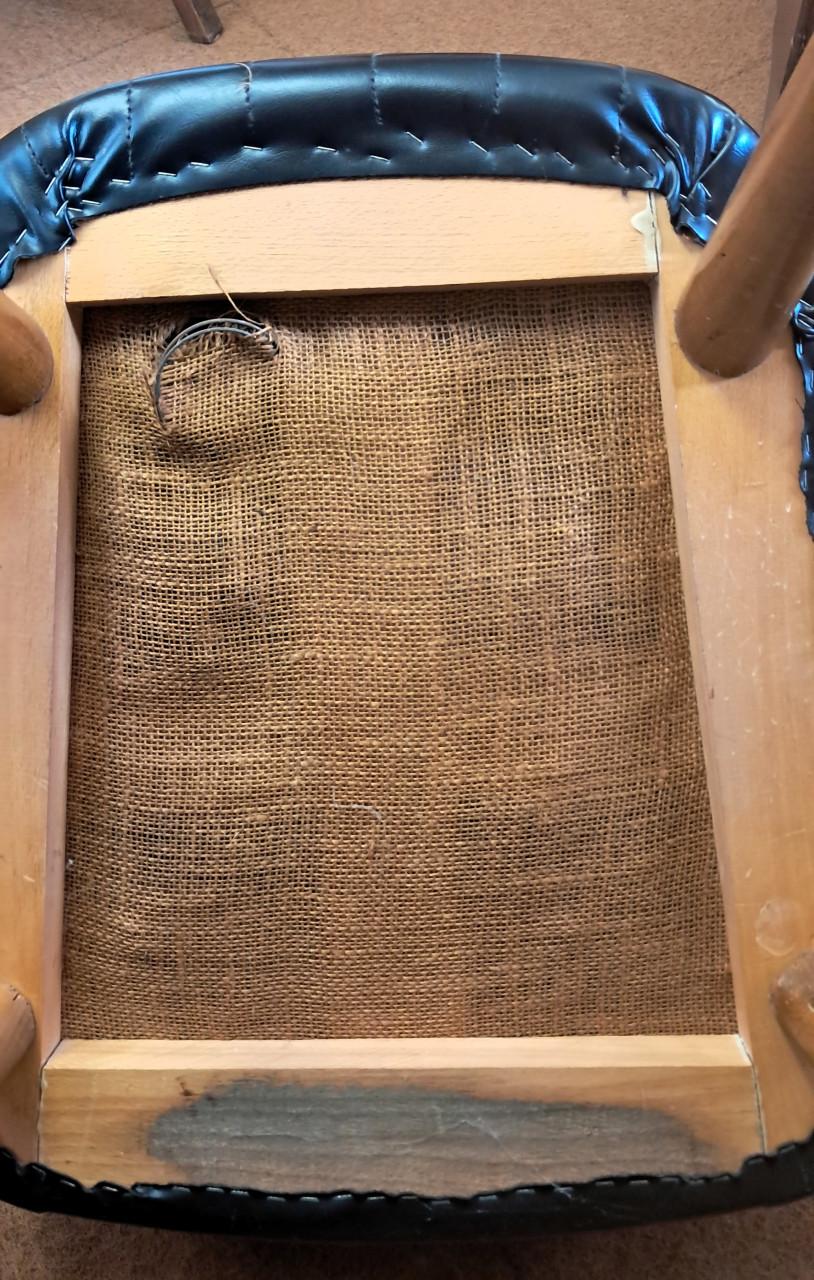 Vintage mid centery jaren 50 club-cocktail stoeltje skai met houten pootjes