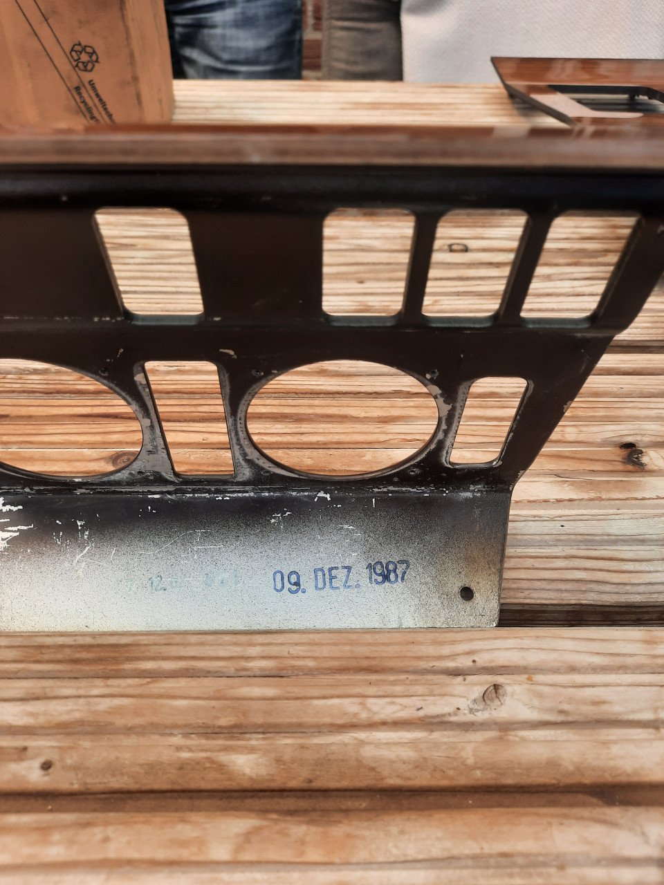 Te koop voor mercedes w 124 midden console hout