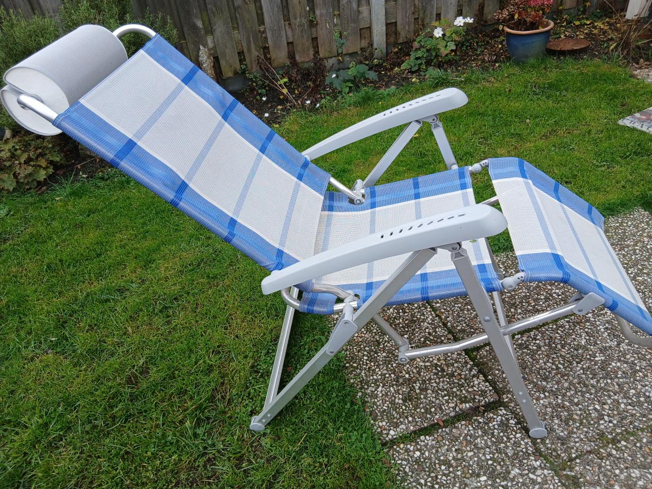 2 grote tuin ( zit/ ligstoelen )