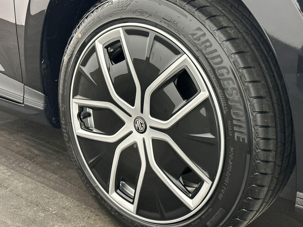 MG Mg4 electric luxury 64 kwh | op = op voorraad voordeel | 7 jaar garantie