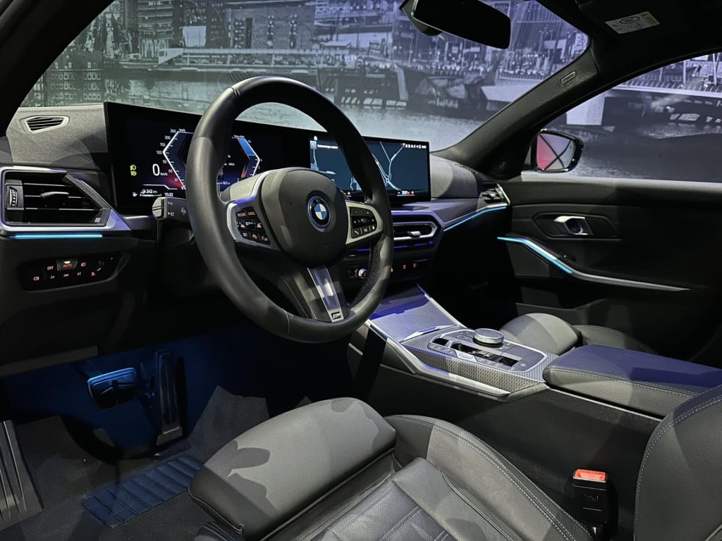BMW 3-serie touring 330e xdrive *pano*360camera*sportstoelen*laser*