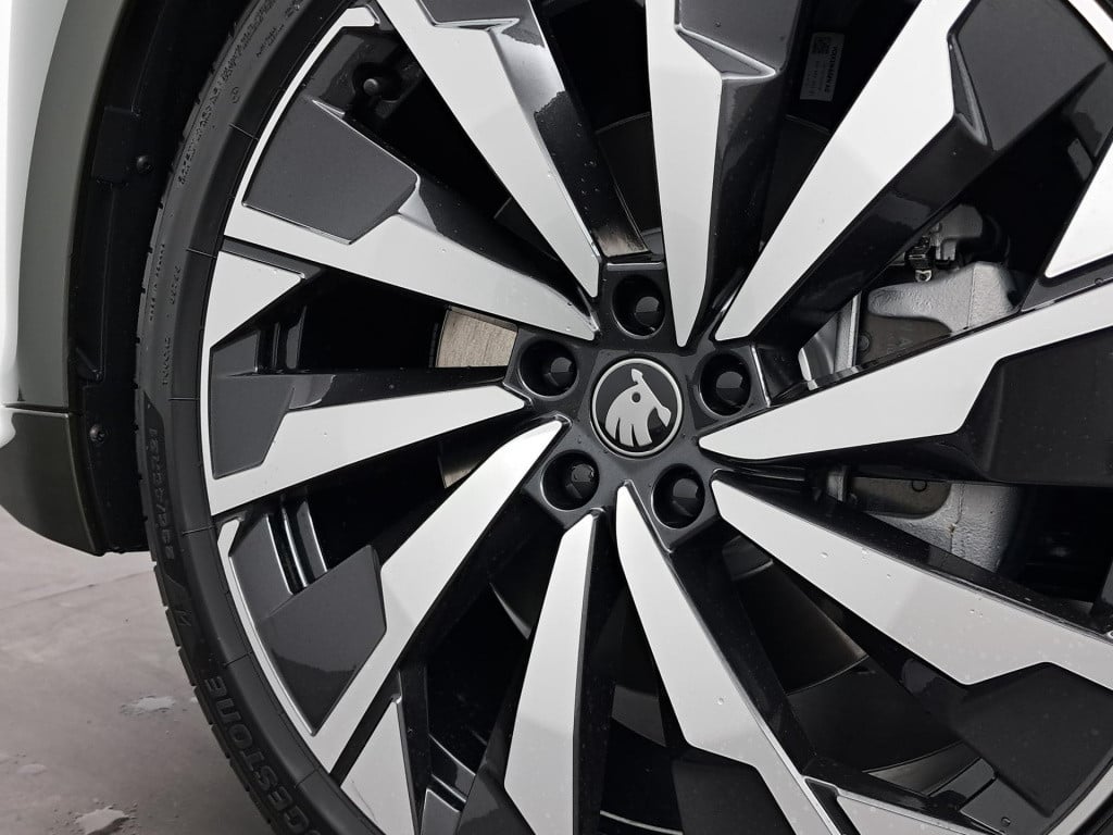 Skoda Enyaq Iv sportline elektromotor 210 kw / 286 pk suv elektri