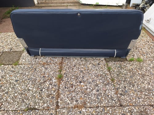 Te koop ingst bankje voor in boot