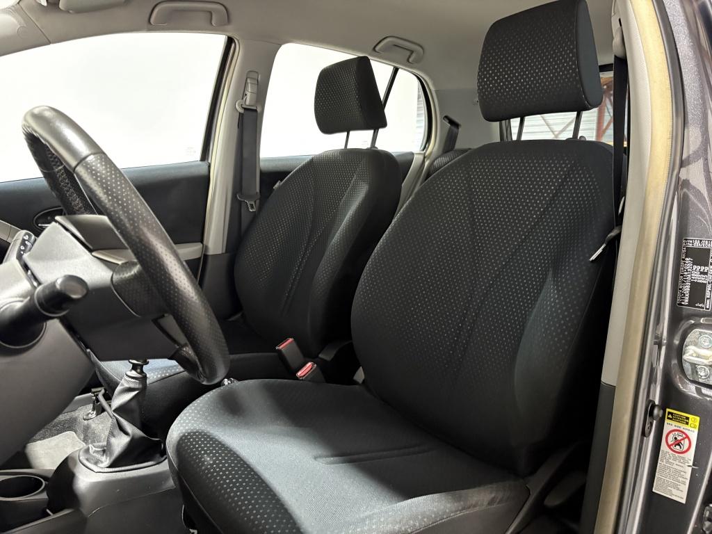 Toyota Yaris 1.3 vvti aspiration | clima | trekhaak | lm velgen |