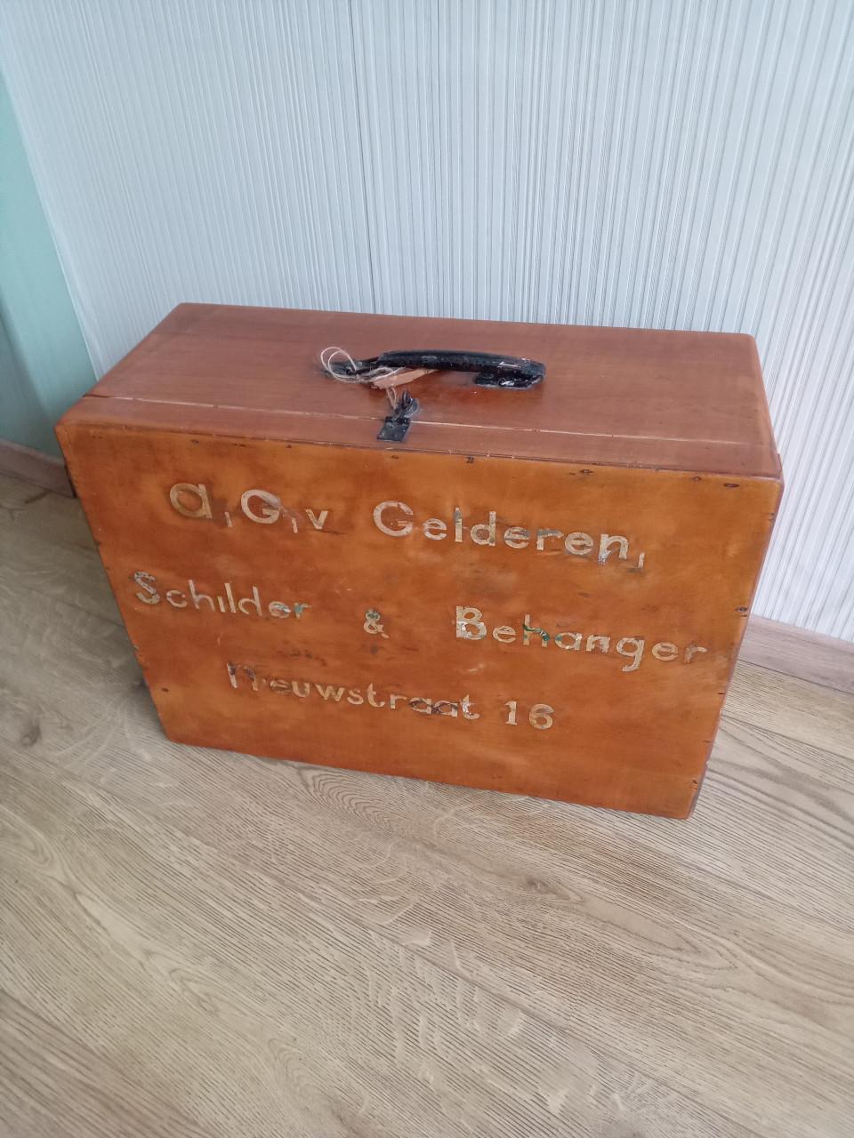 Oude houten gereedschapskoffer