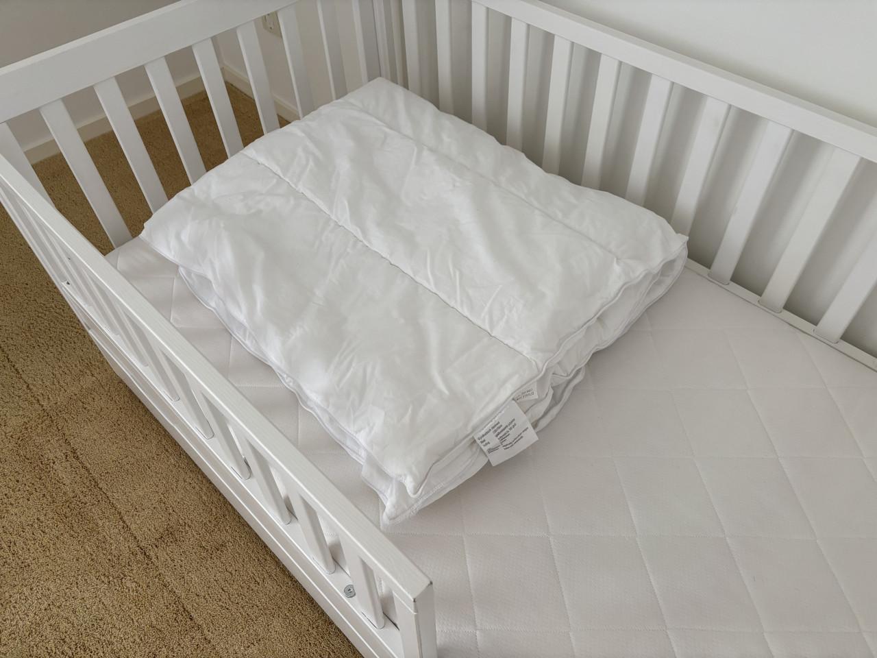 Een prachtig peuter bed Petite Amélie met extra onderlade voor opbergruimte