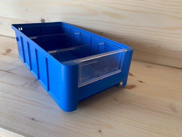 Nieuwe kunststof magazijnbakjes , in diverse maten .