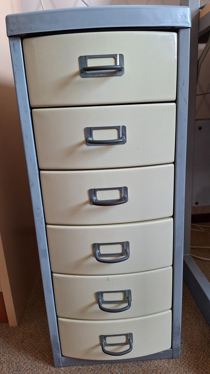 Stalen ladenkastje met 6 laden grijs/geel