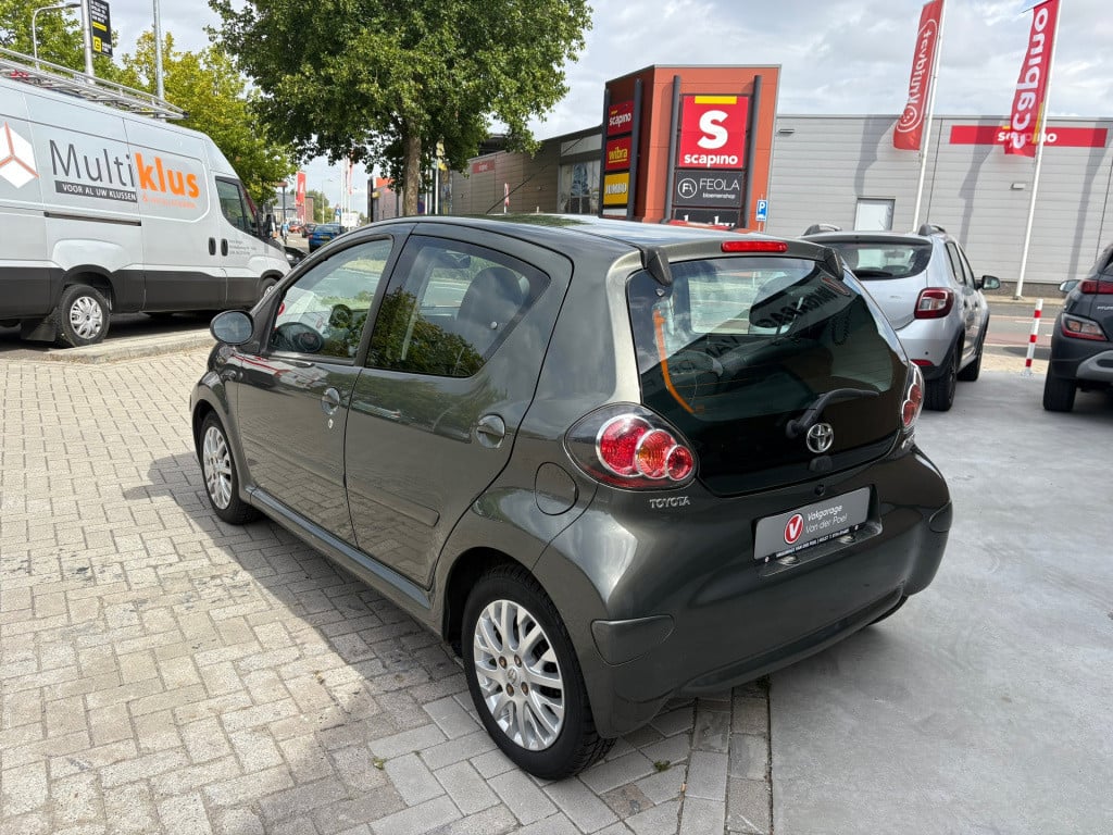 Toyota Aygo 1.0-12v aspiration green