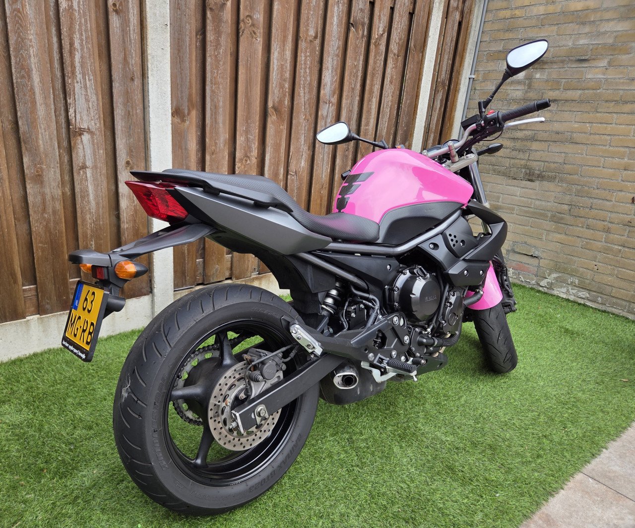 Yamaha XJ6 met weinig km te koop!