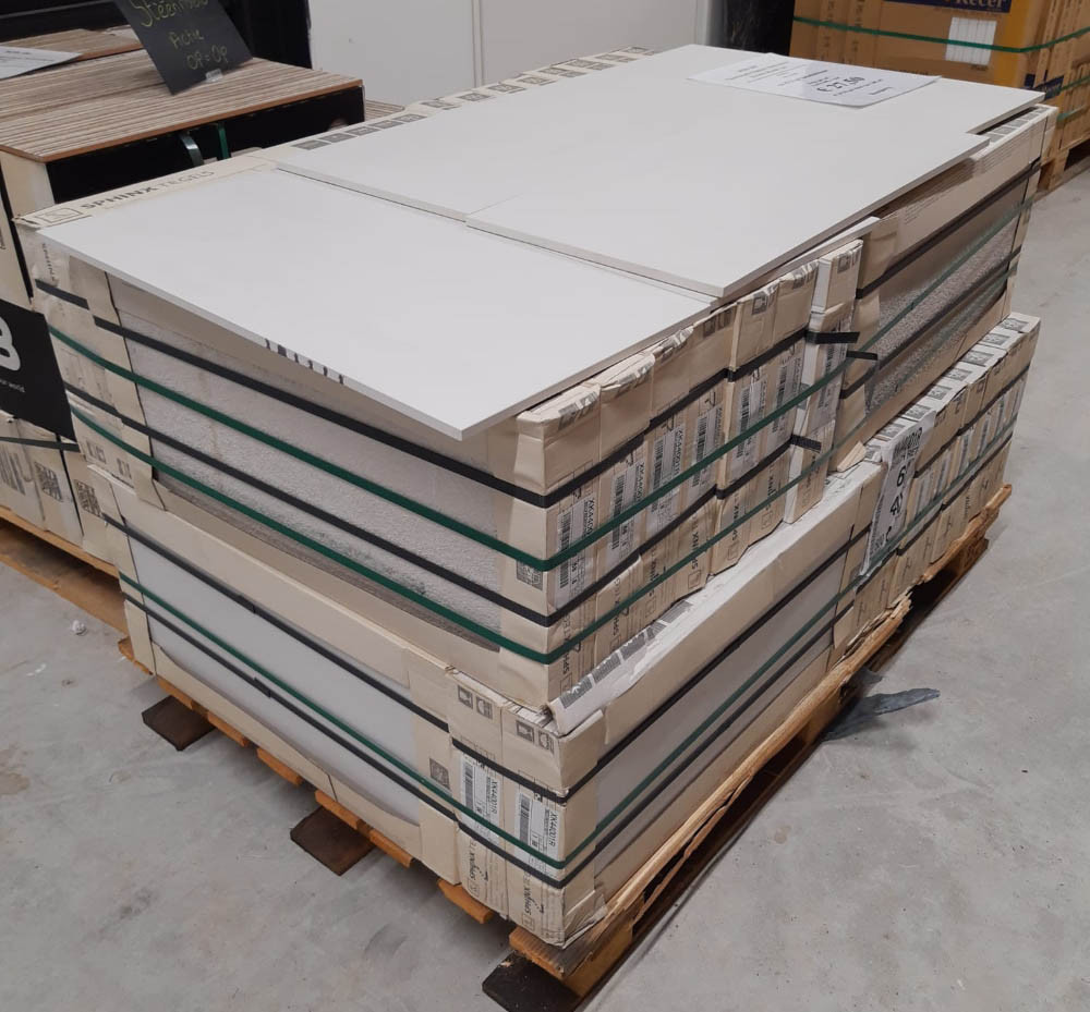 3030-301 ca 5 m² wit/grijze betonlook tegels, 30x60 cm, van € 105,-/m² voor