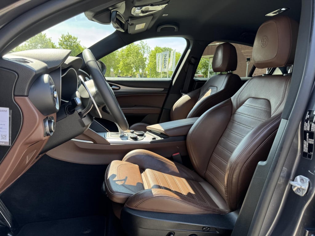 Alfa Romeo Stelvio 2.0 t awd super veloce interieur | trekhaak afneembaar |