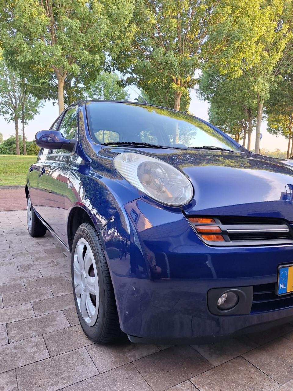 Nissan Micra blauw