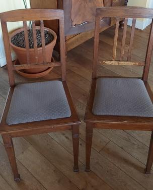 Set van twee antieke houten stoelen