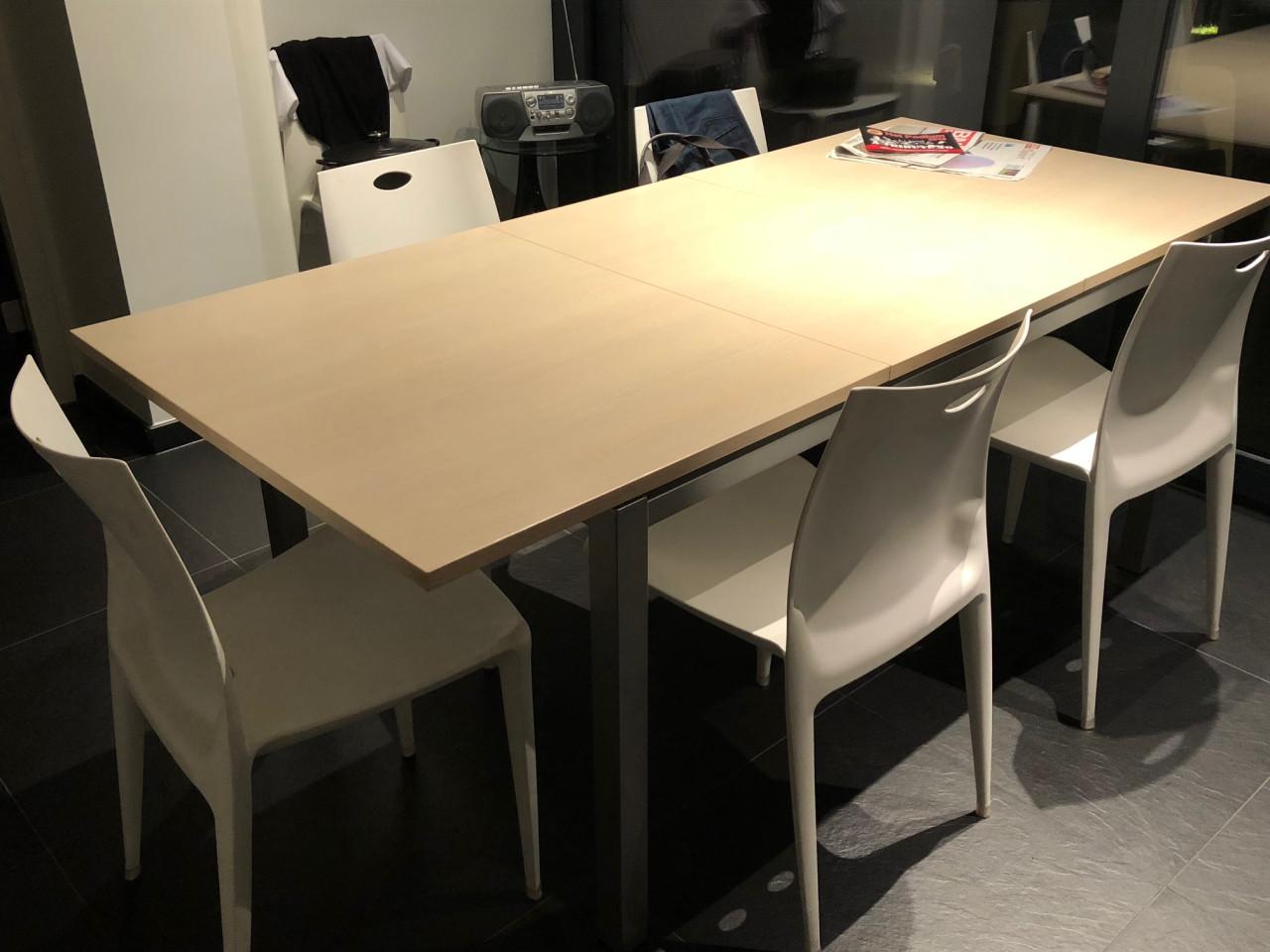 6 KEUKEN/EETKAMERTAFEL STOELEN (Stapelbaar)