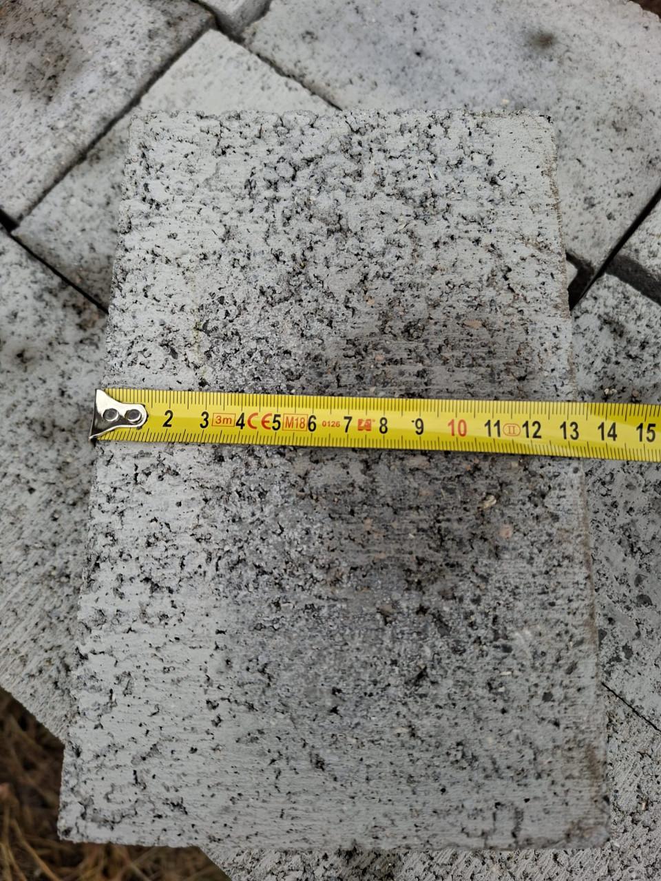 155 Stuks grijze betonklinkers (ca. 21x13cm)