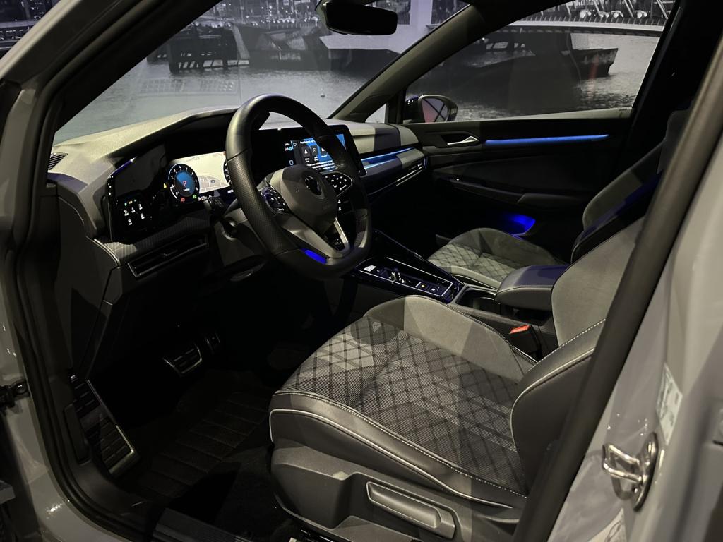 Volkswagen Golf 1.5 etsi r-line business *pano*camera*navi*appconnect*