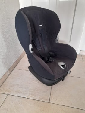 Maxi cosi autostoel 9/18 kg (in goede nette schone staat )