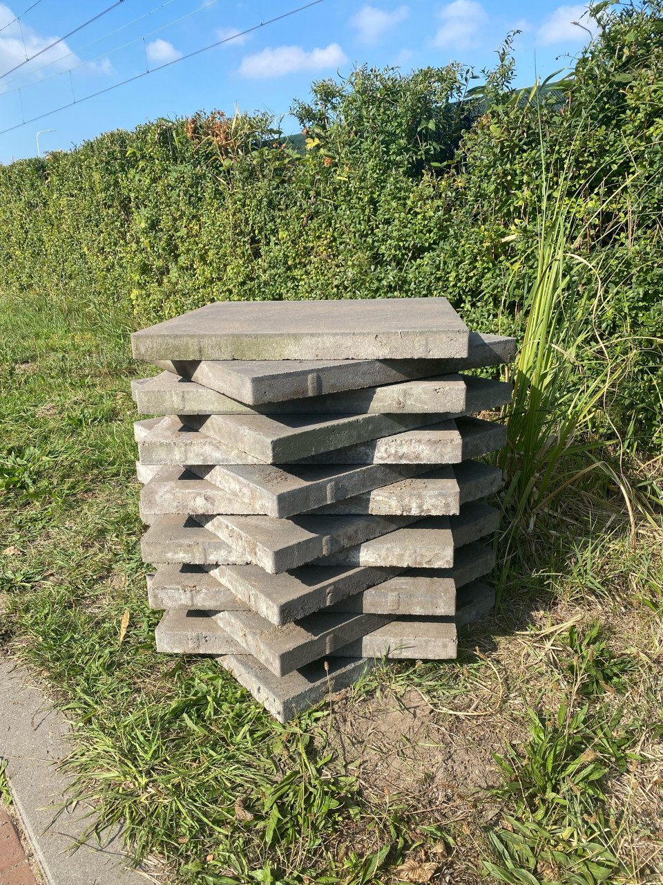Zwarte terrastegels 60x60x5cm 14 stuks. €10,- totaal