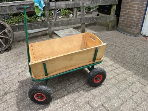 Bolderkar v hout met luchtbanden