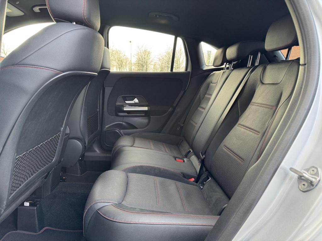 Mercedes-Benz Gla-klasse 200 amg line edition incl. trekhaak afneembaar!