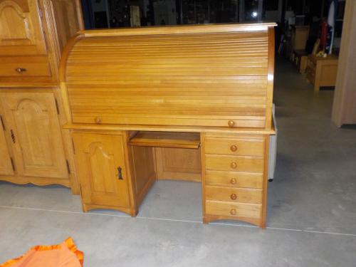 Geheel massief blank eiken bureau in zeer goede staat