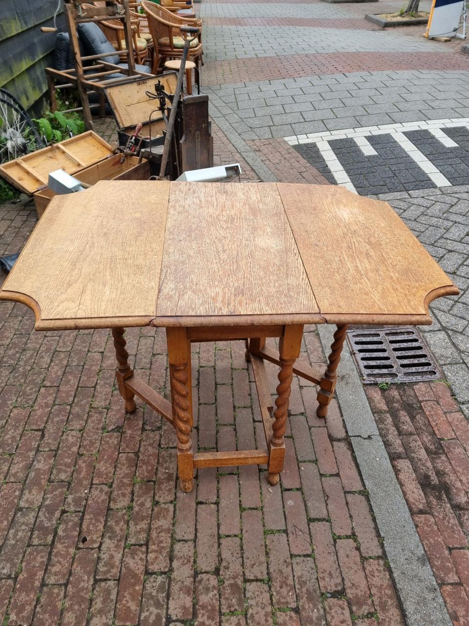 Oud grenen hangoor tafeltje