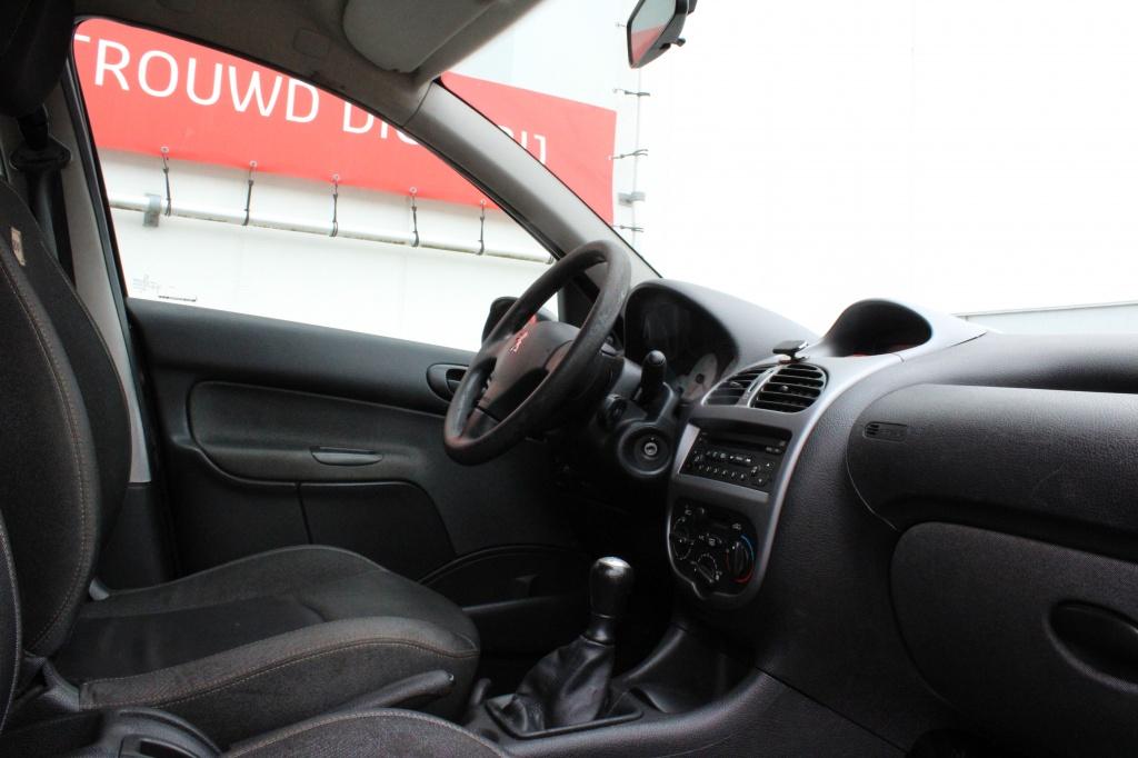 Peugeot 206 inclusief nieuwe apk, lees tek 1.4 génération
