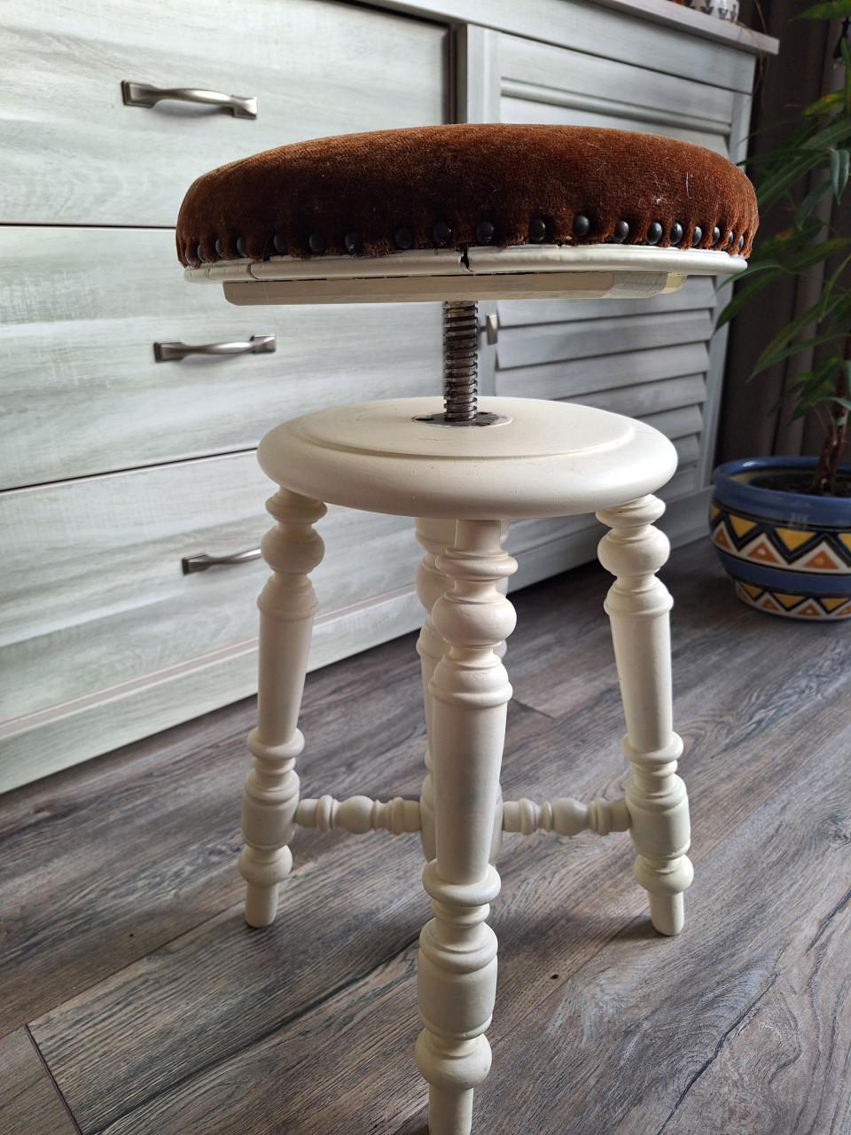 Piano krukje.  Retro item