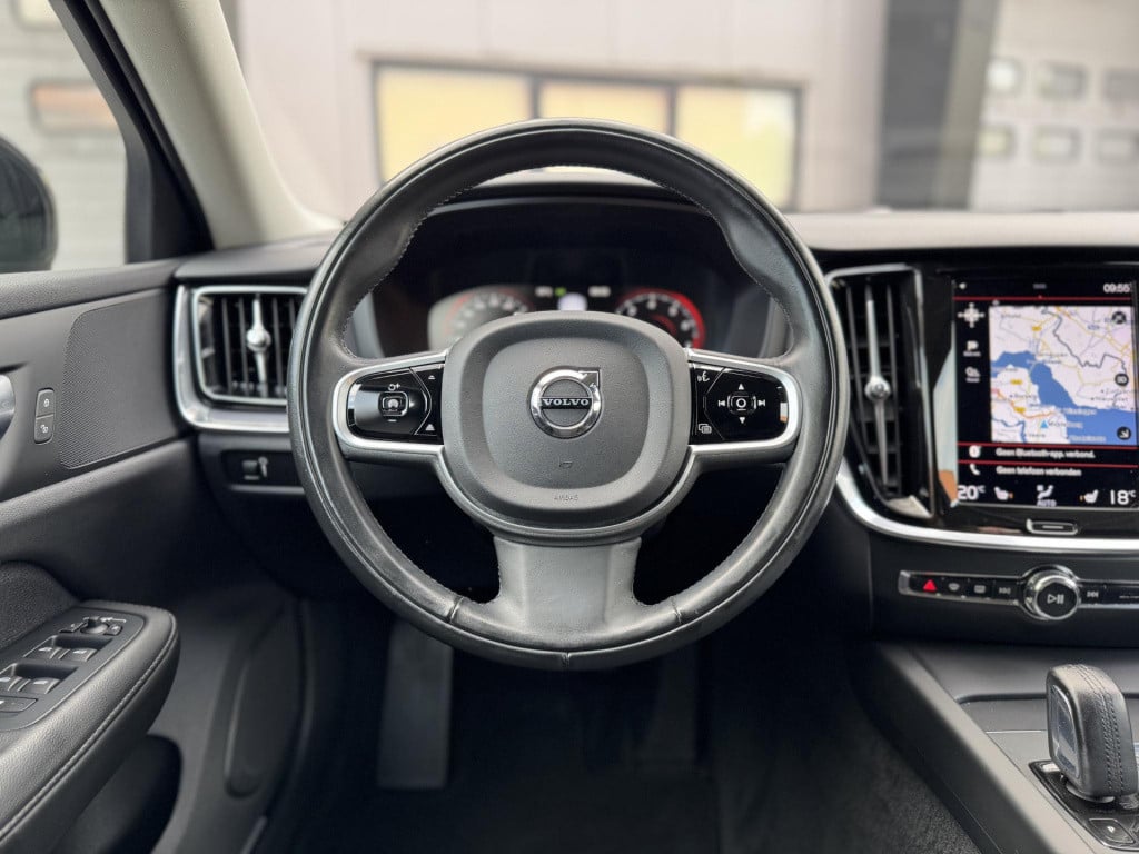 Volvo V60 2.0 b3 momentum advantage 19'' r-design wielen | stuur- + stoelve